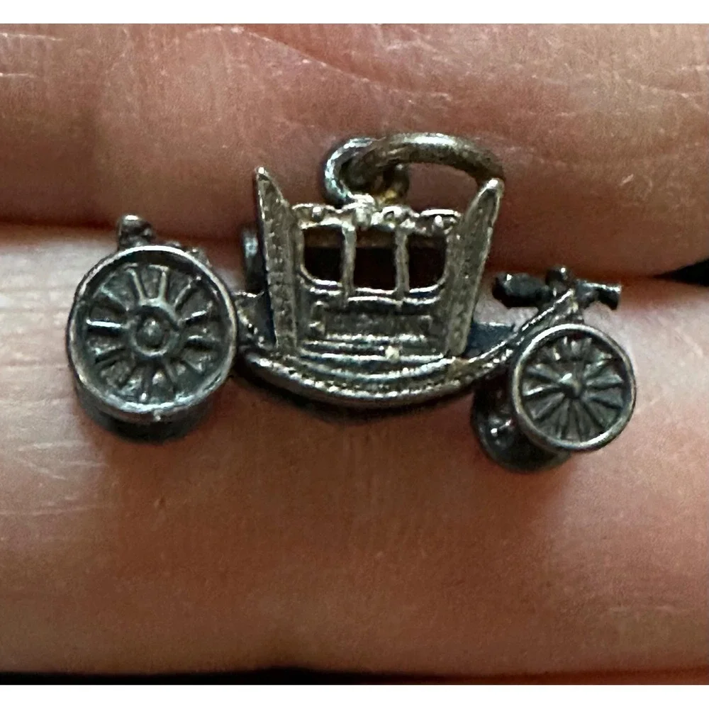 Vintage Sterling Silver Charm Queen Princess Carriage